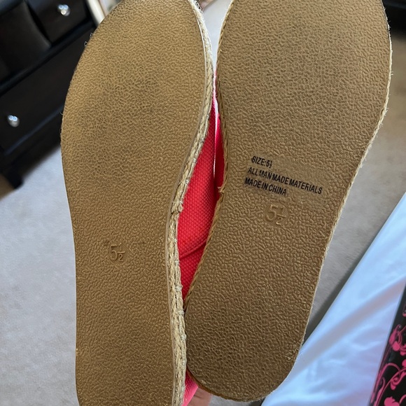 Neon pink size 5 1/2 fabric sneakers - Picture 3 of 6